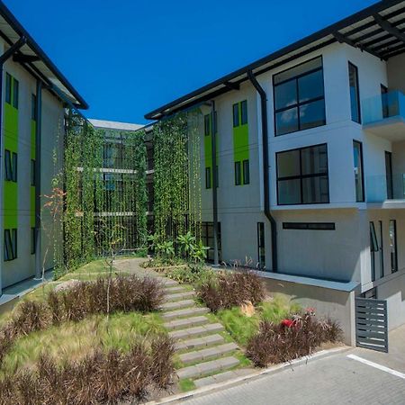 Bee Suites Santa Ana Екстериор снимка