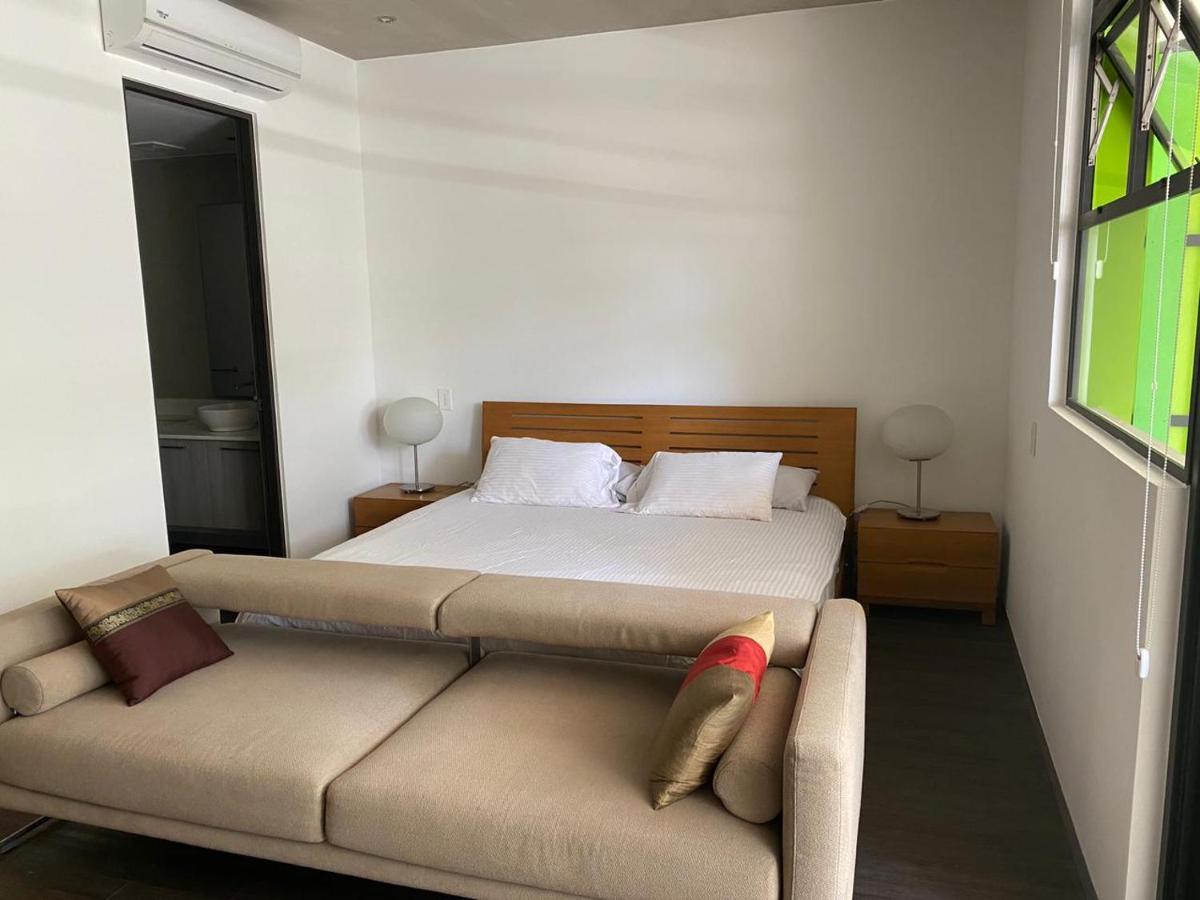 Bee Suites Santa Ana Екстериор снимка
