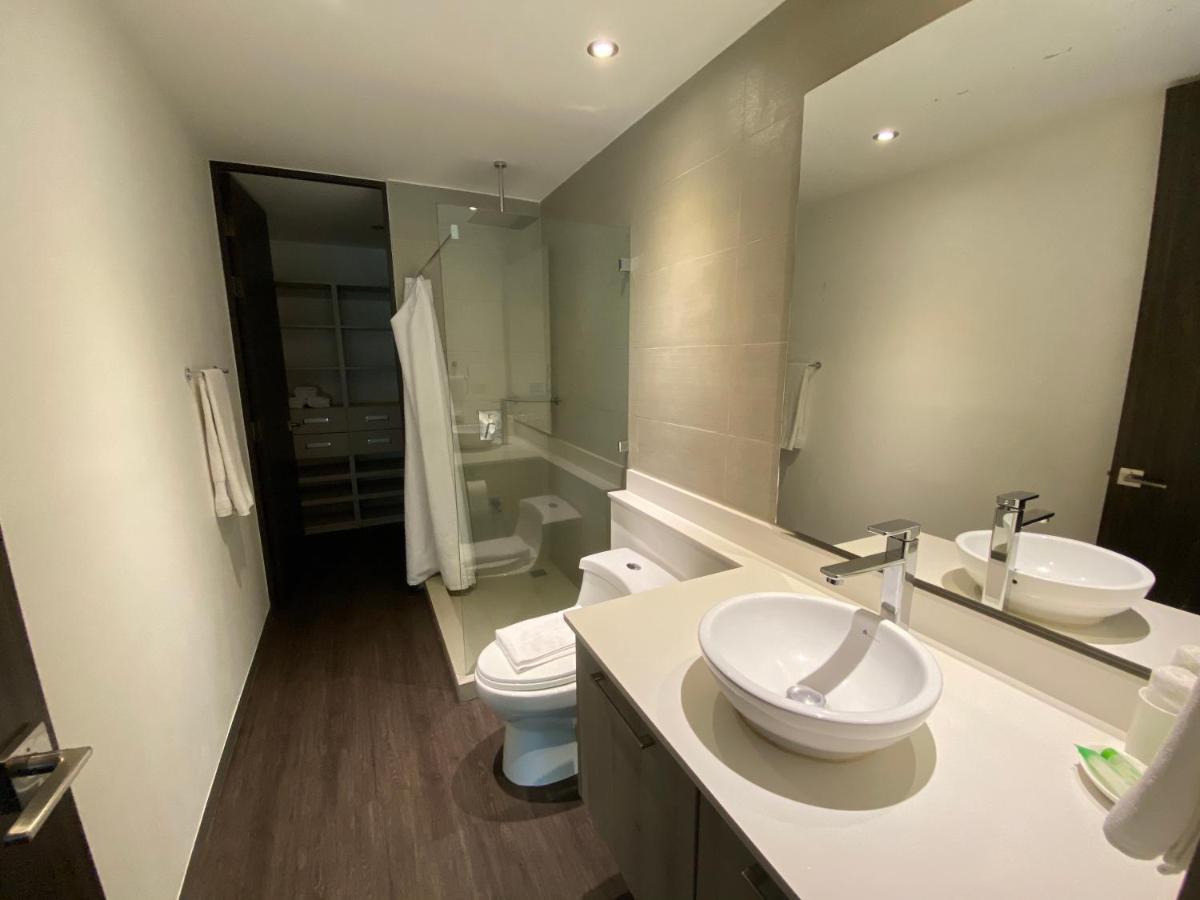 Bee Suites Santa Ana Екстериор снимка