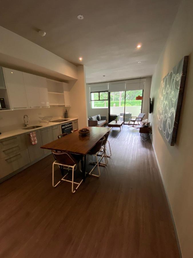 Bee Suites Santa Ana Екстериор снимка