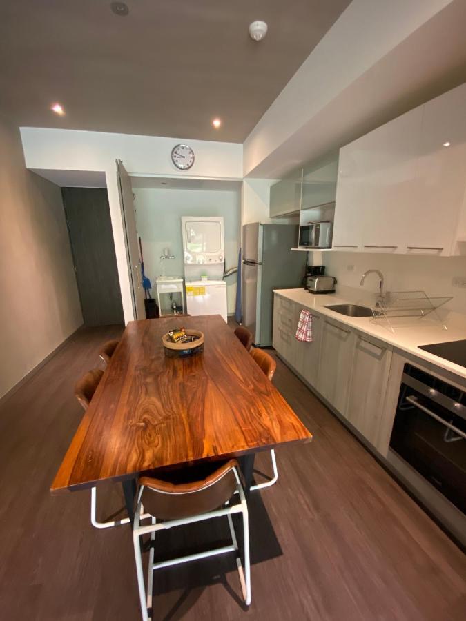 Bee Suites Santa Ana Екстериор снимка