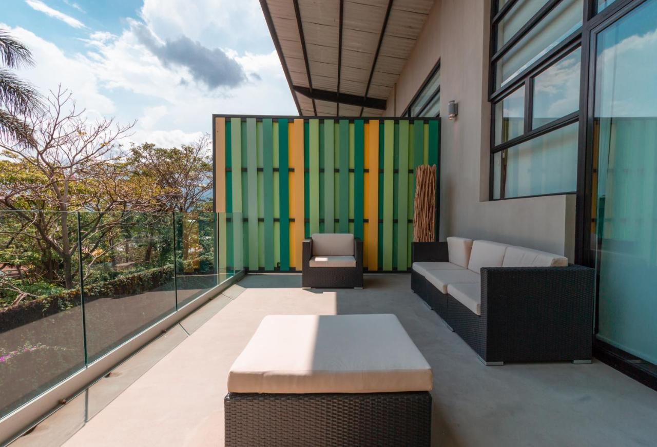 Bee Suites Santa Ana Екстериор снимка