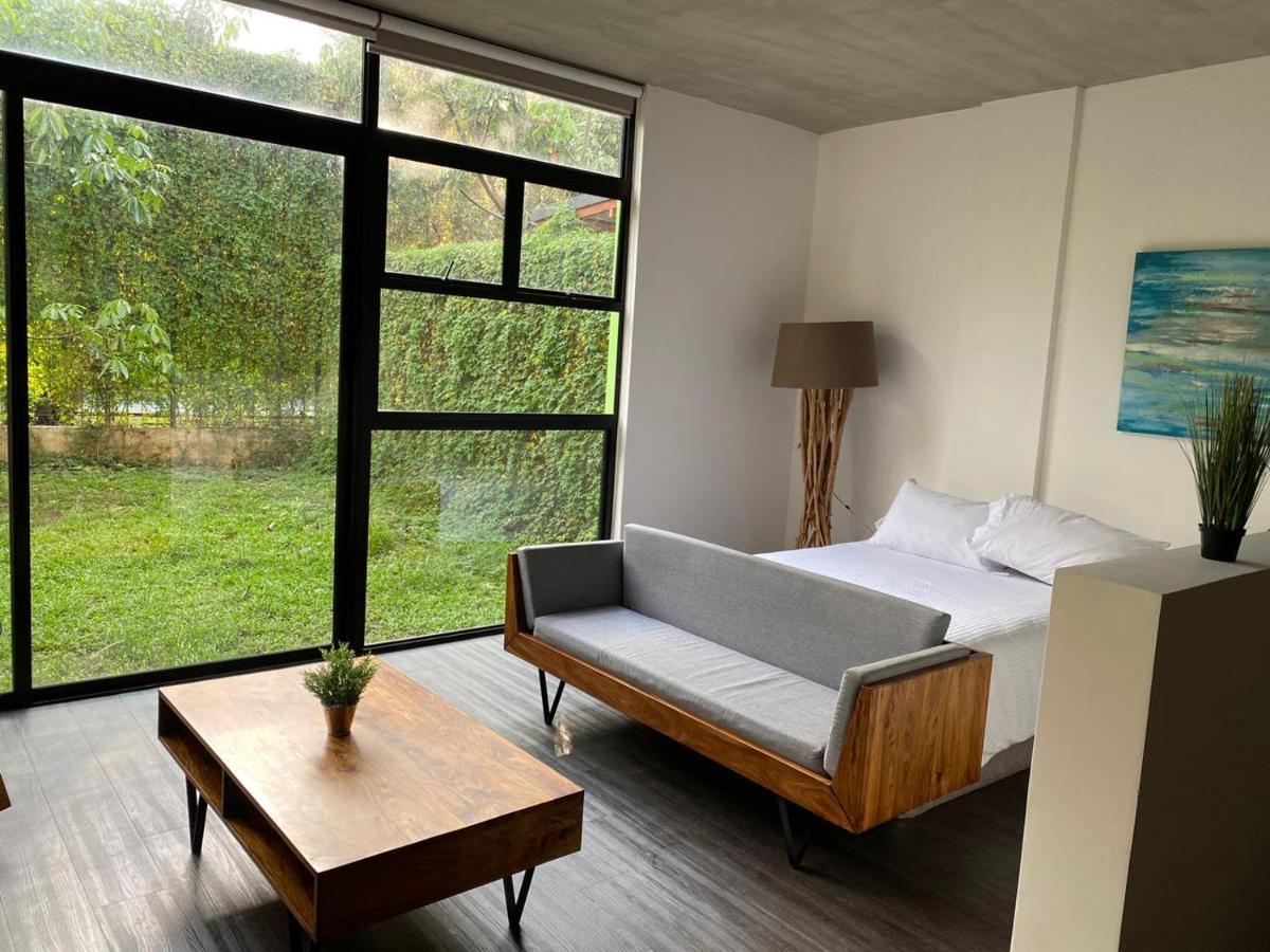 Bee Suites Santa Ana Екстериор снимка