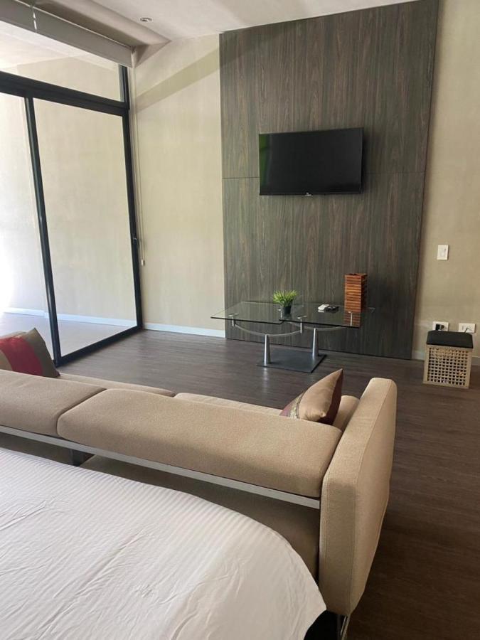 Bee Suites Santa Ana Екстериор снимка