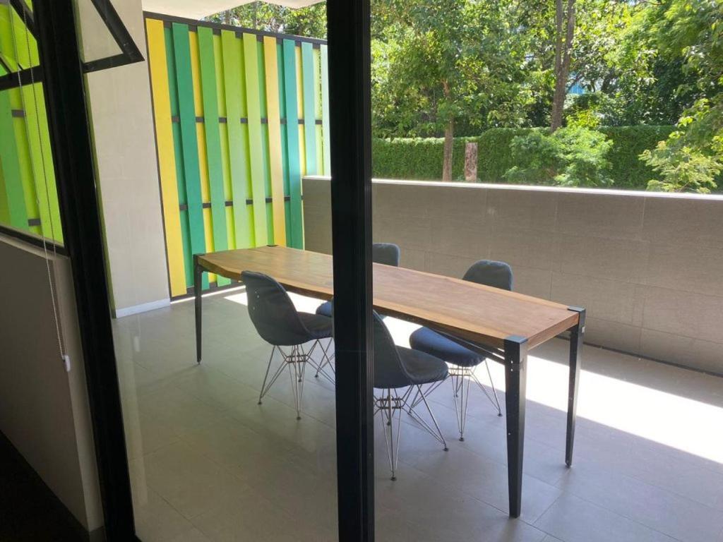 Bee Suites Santa Ana Екстериор снимка
