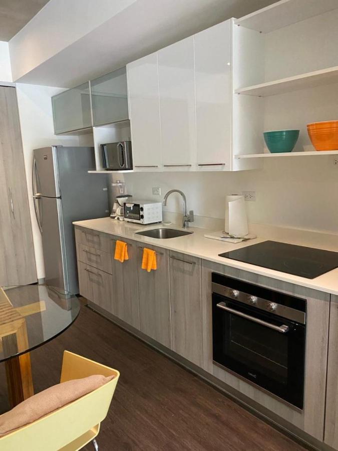 Bee Suites Santa Ana Екстериор снимка