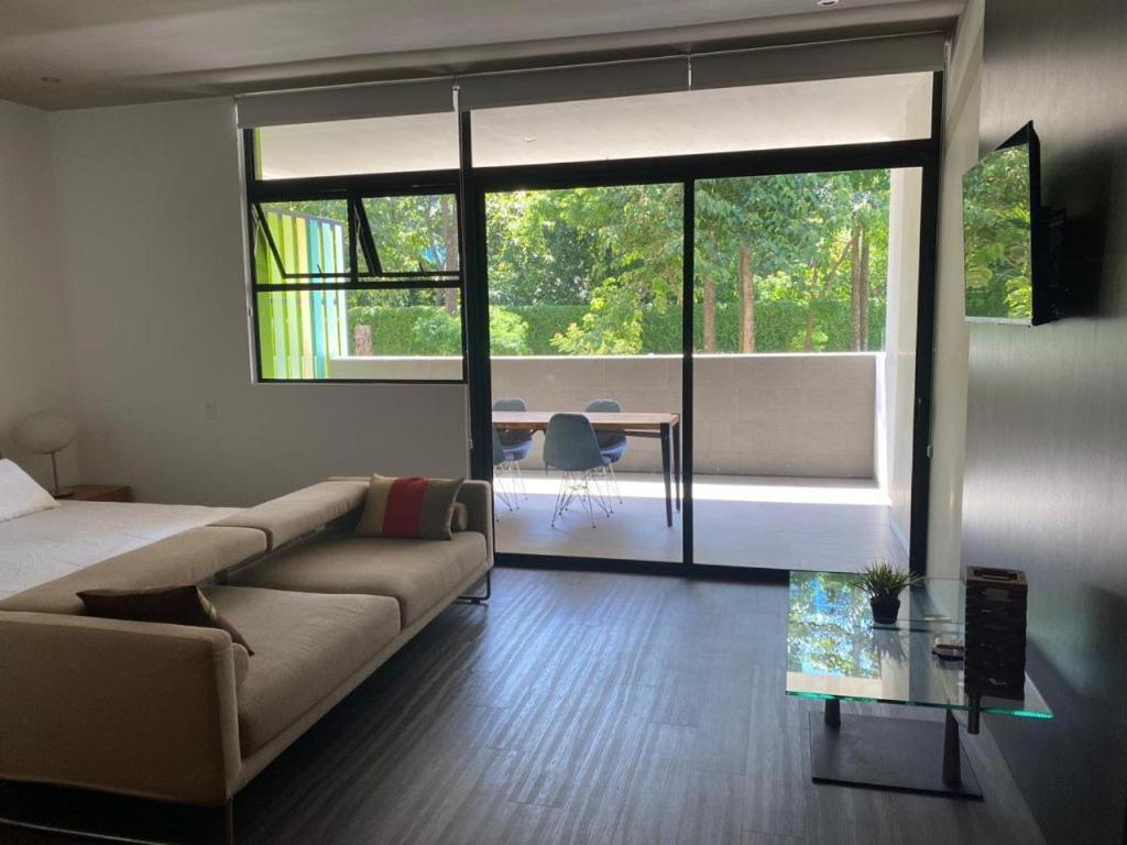 Bee Suites Santa Ana Екстериор снимка