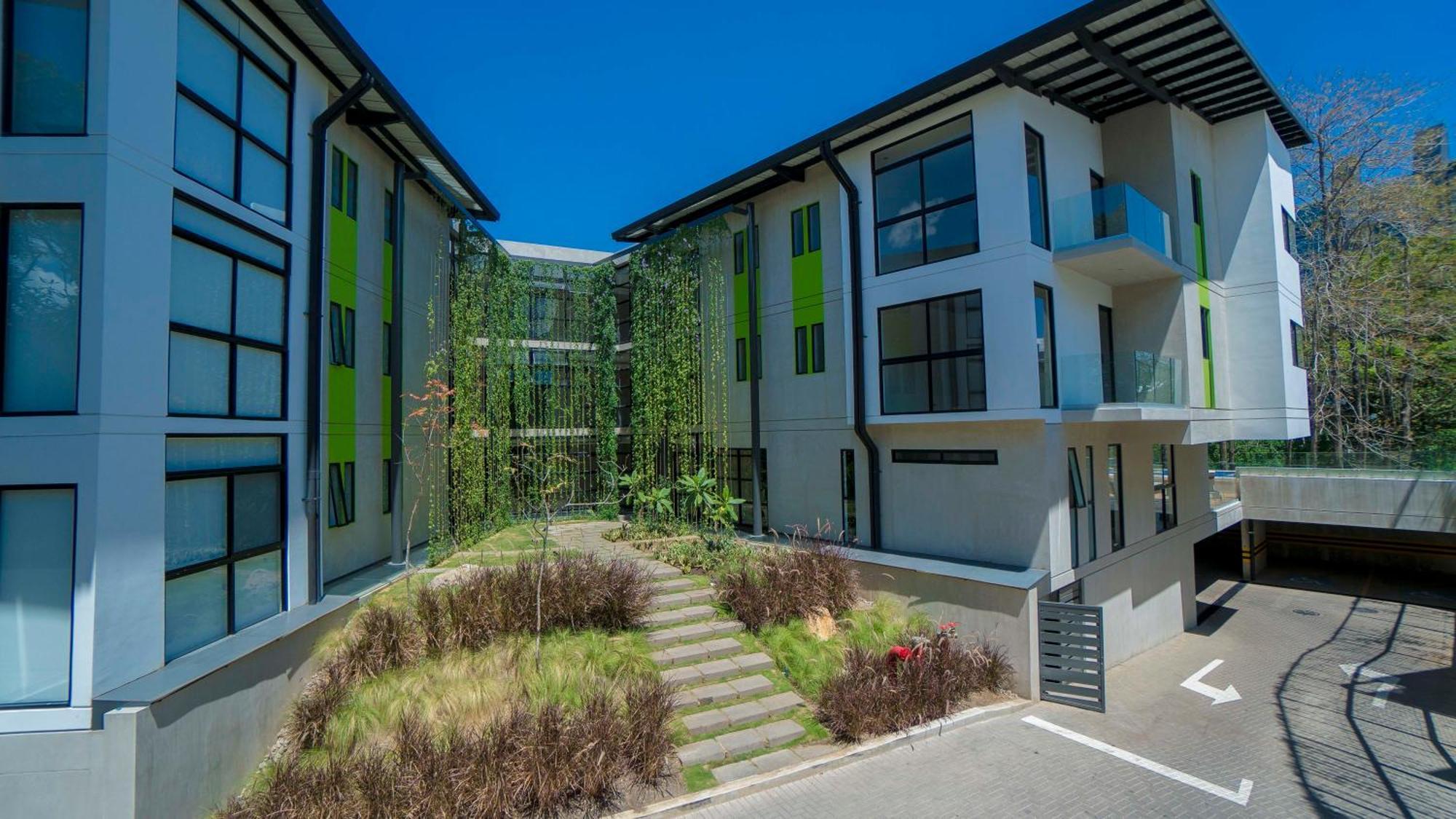 Bee Suites Santa Ana Екстериор снимка