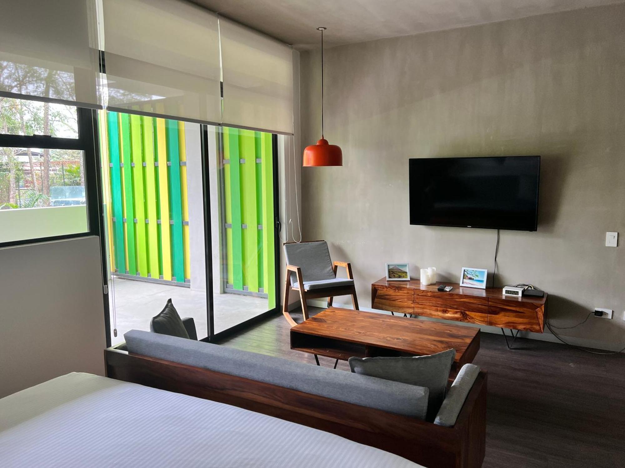 Bee Suites Santa Ana Екстериор снимка