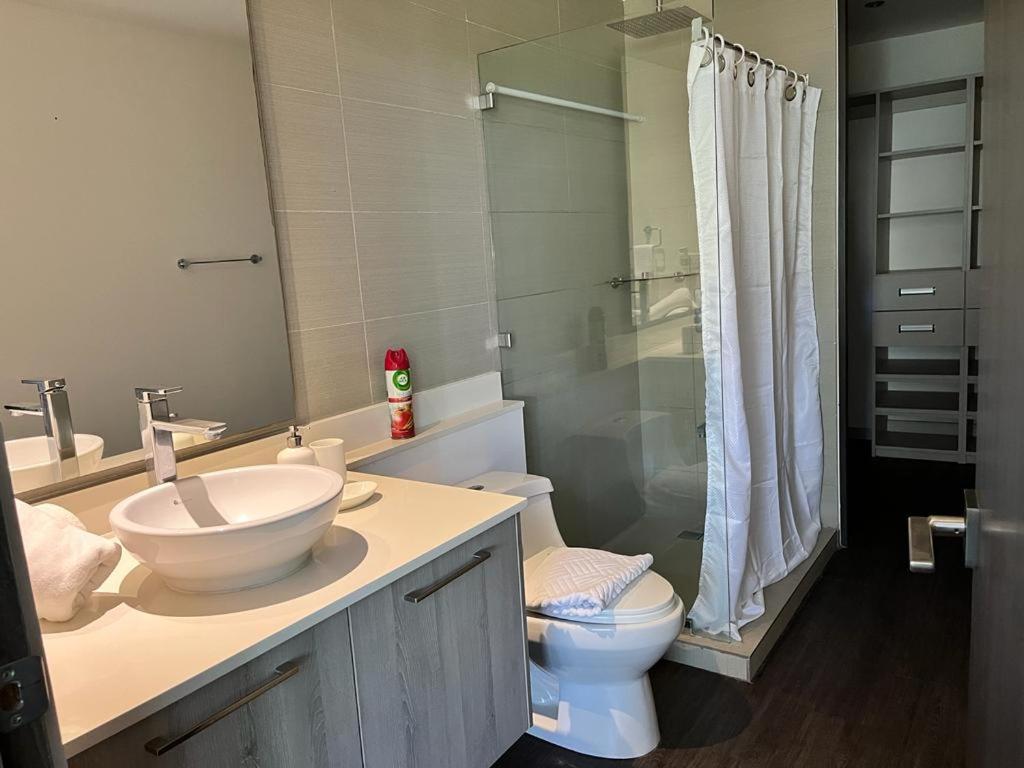 Bee Suites Santa Ana Екстериор снимка
