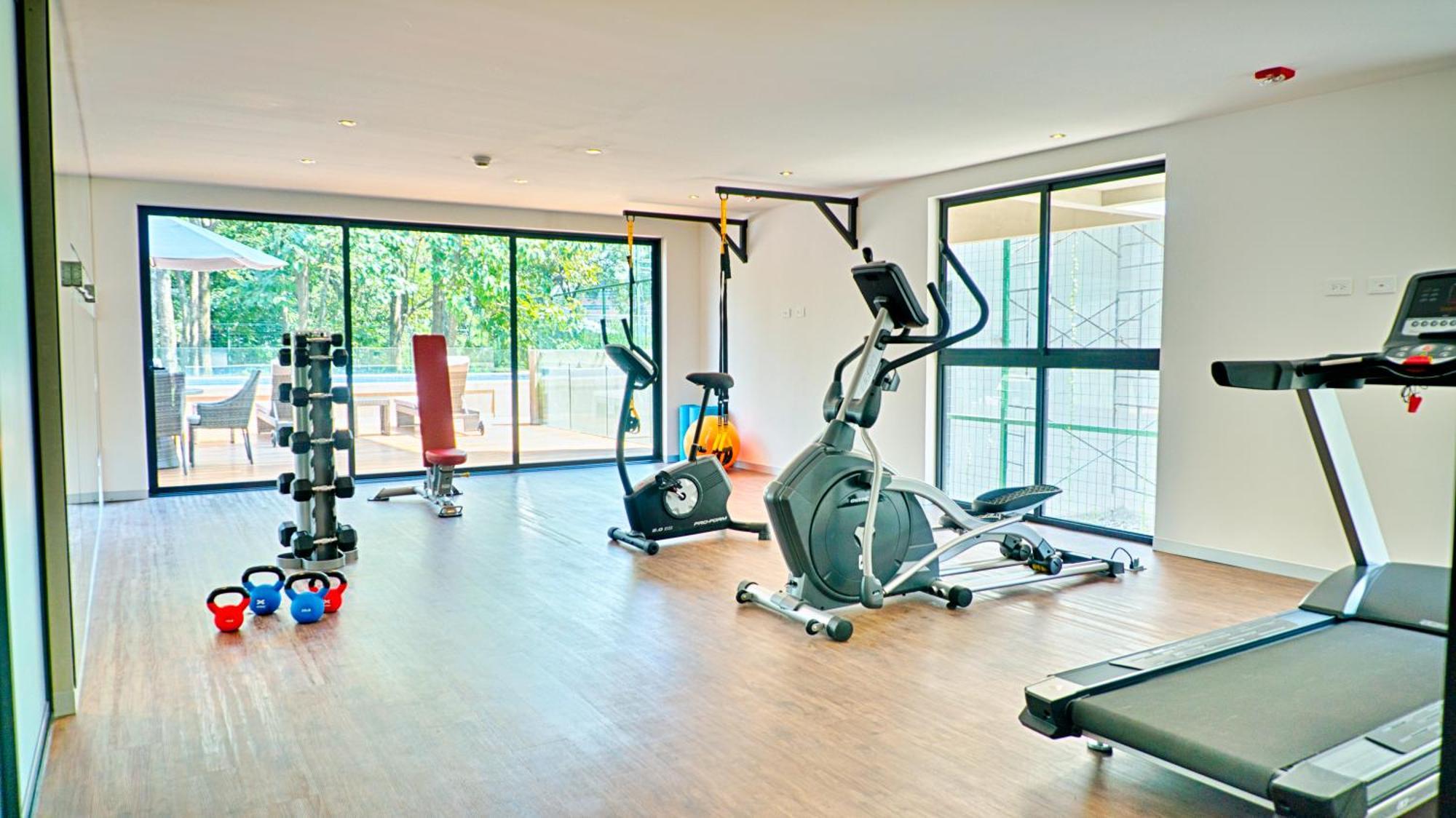 Bee Suites Santa Ana Екстериор снимка