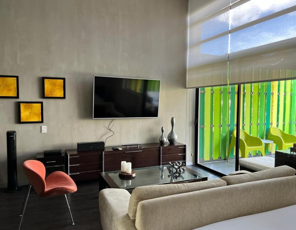 Bee Suites Santa Ana Екстериор снимка
