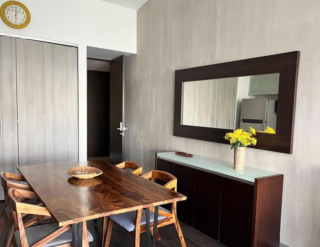 Bee Suites Santa Ana Екстериор снимка