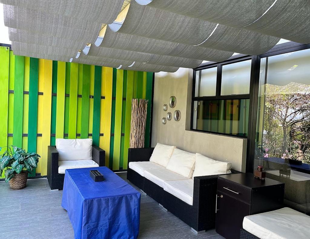 Bee Suites Santa Ana Екстериор снимка