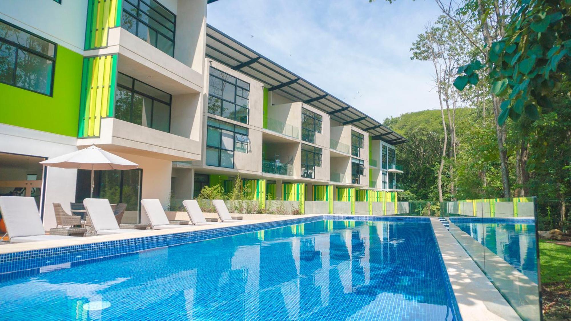 Bee Suites Santa Ana Екстериор снимка