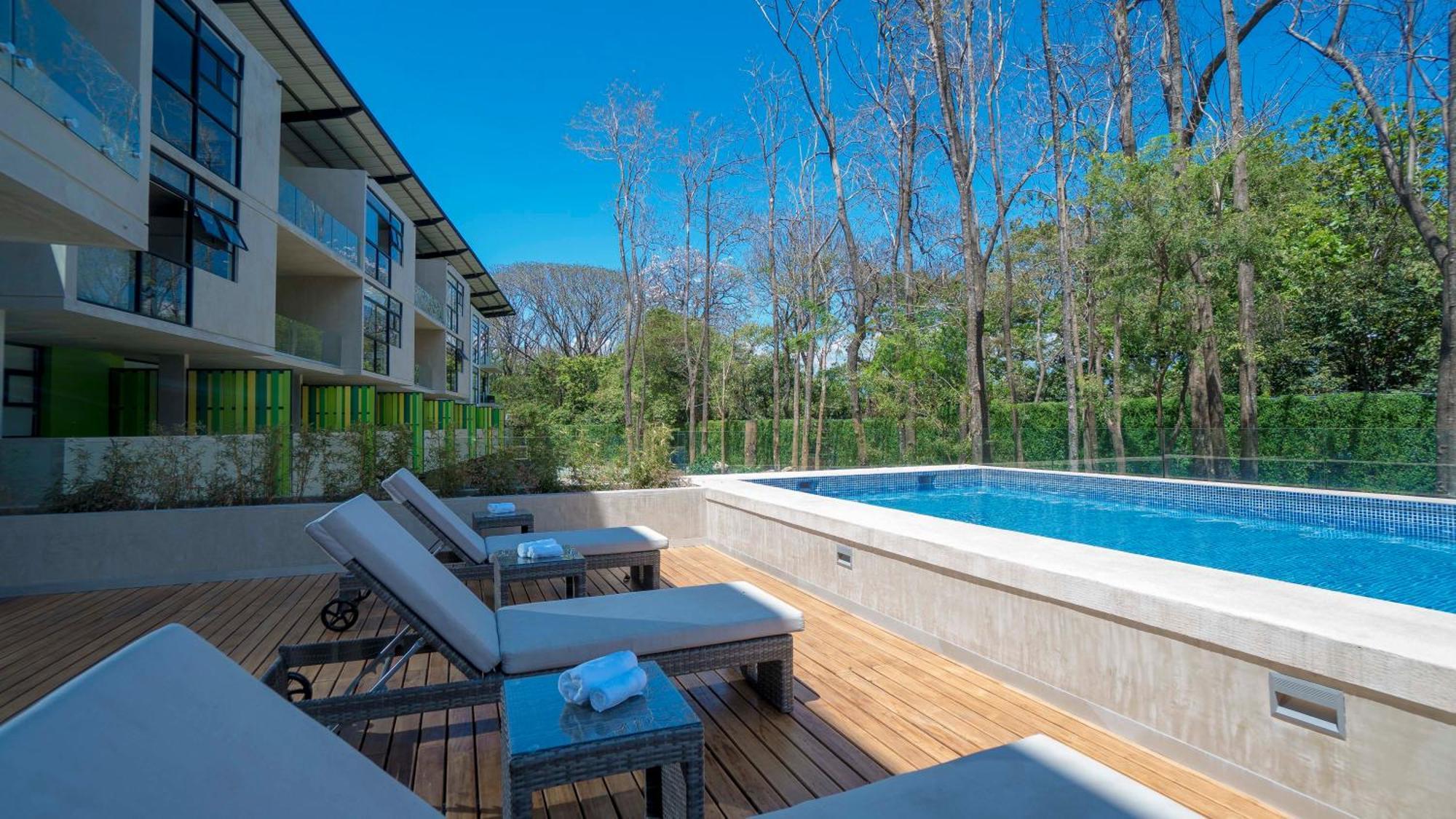 Bee Suites Santa Ana Екстериор снимка