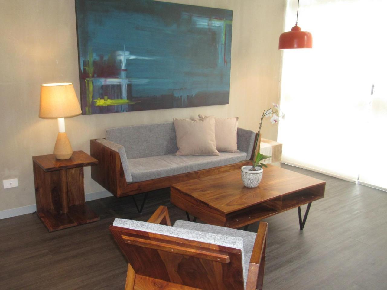 Bee Suites Santa Ana Екстериор снимка