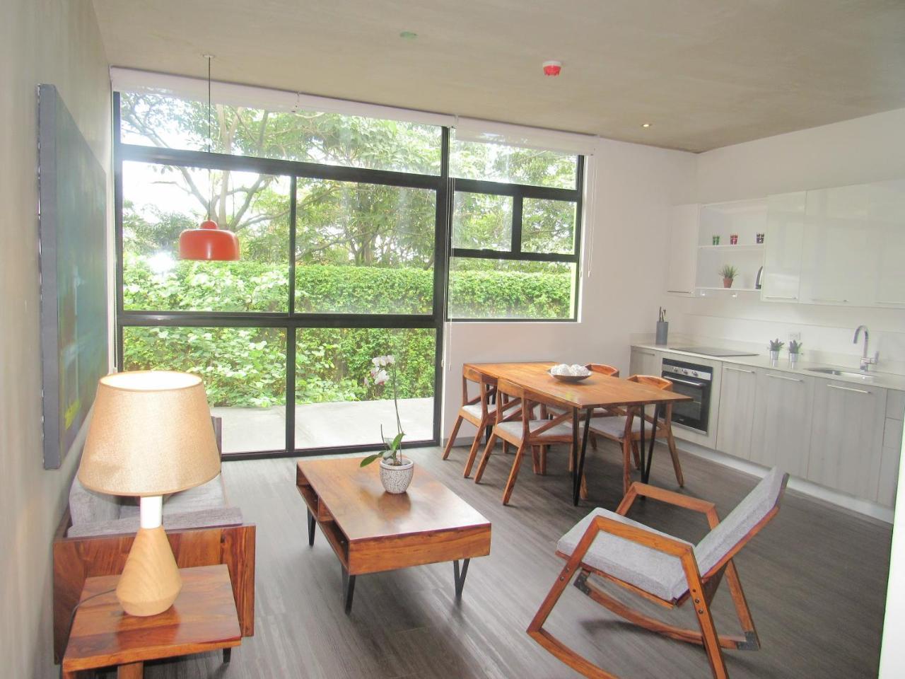 Bee Suites Santa Ana Екстериор снимка