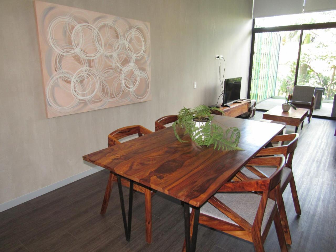 Bee Suites Santa Ana Екстериор снимка