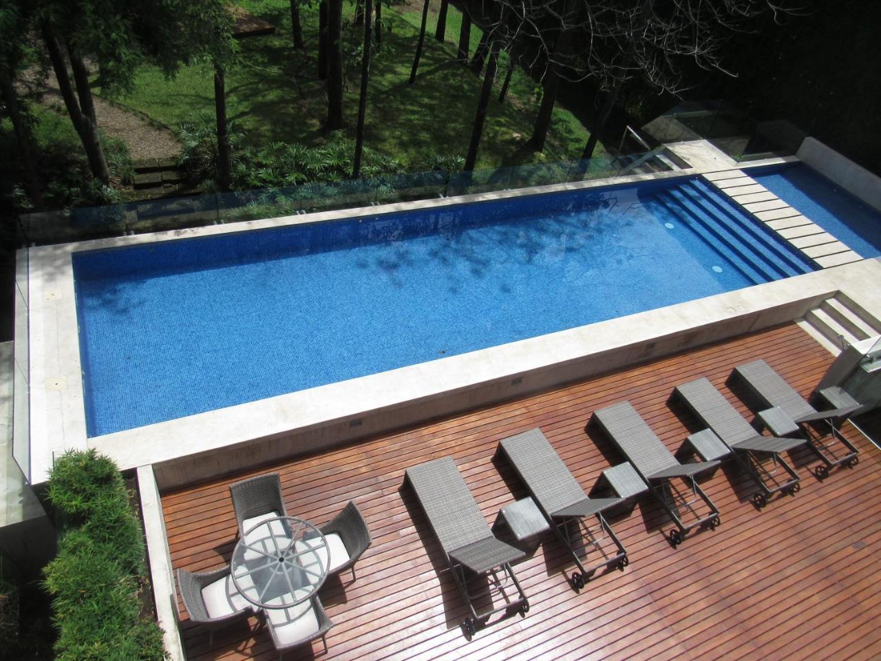 Bee Suites Santa Ana Екстериор снимка