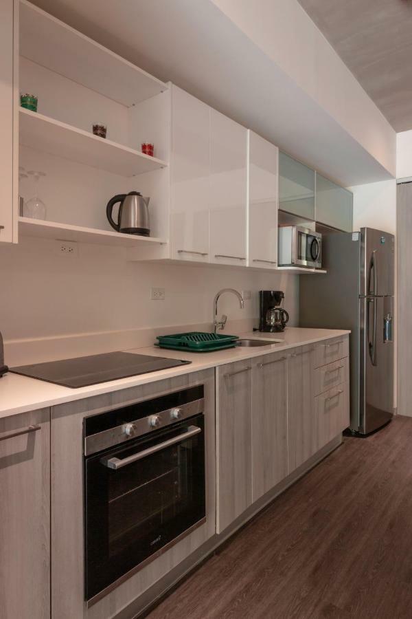 Bee Suites Santa Ana Екстериор снимка