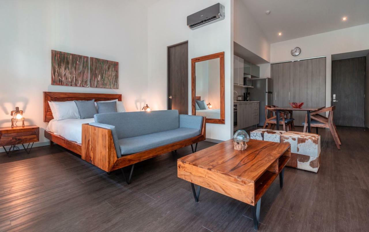 Bee Suites Santa Ana Екстериор снимка