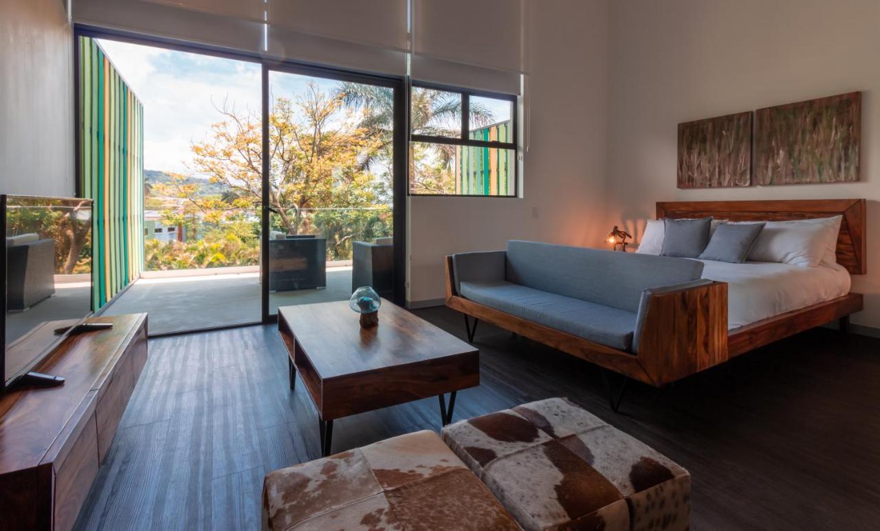 Bee Suites Santa Ana Екстериор снимка