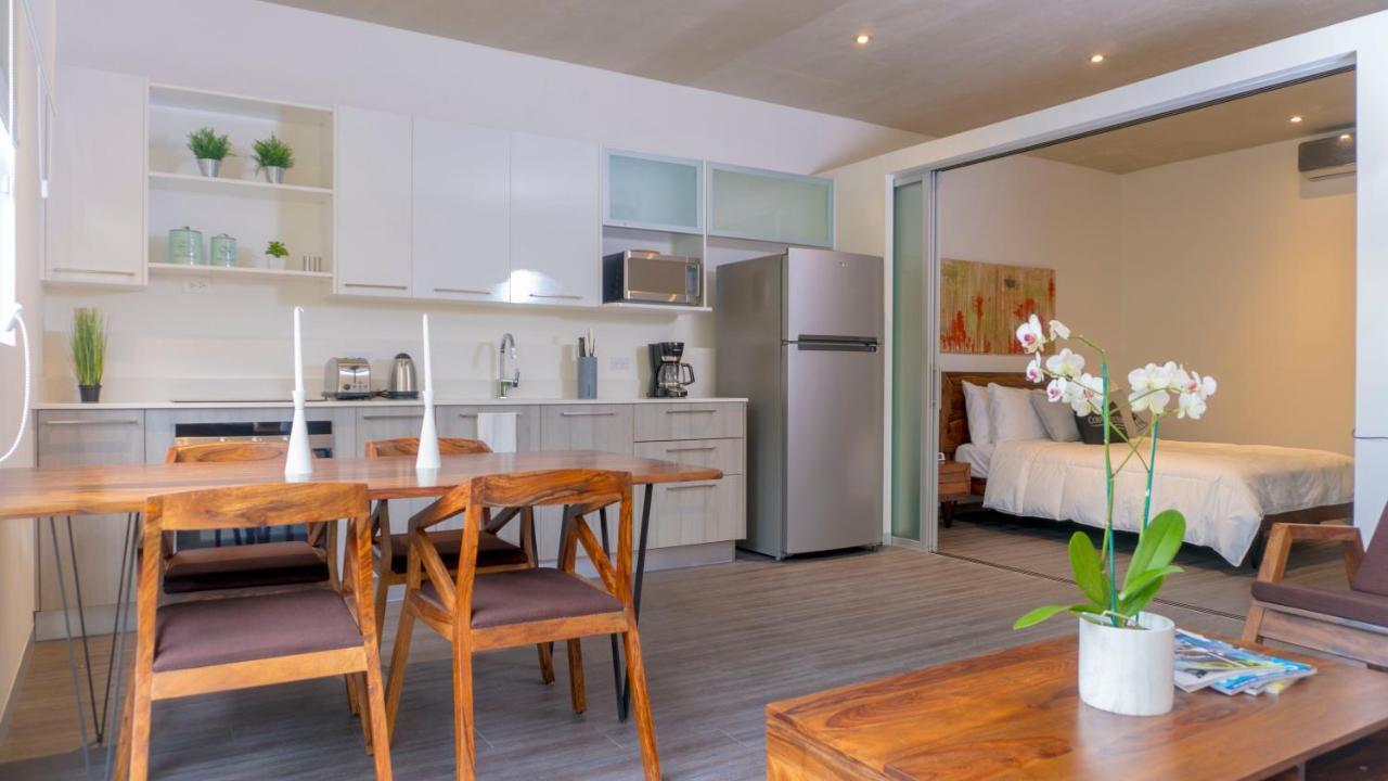 Bee Suites Santa Ana Екстериор снимка