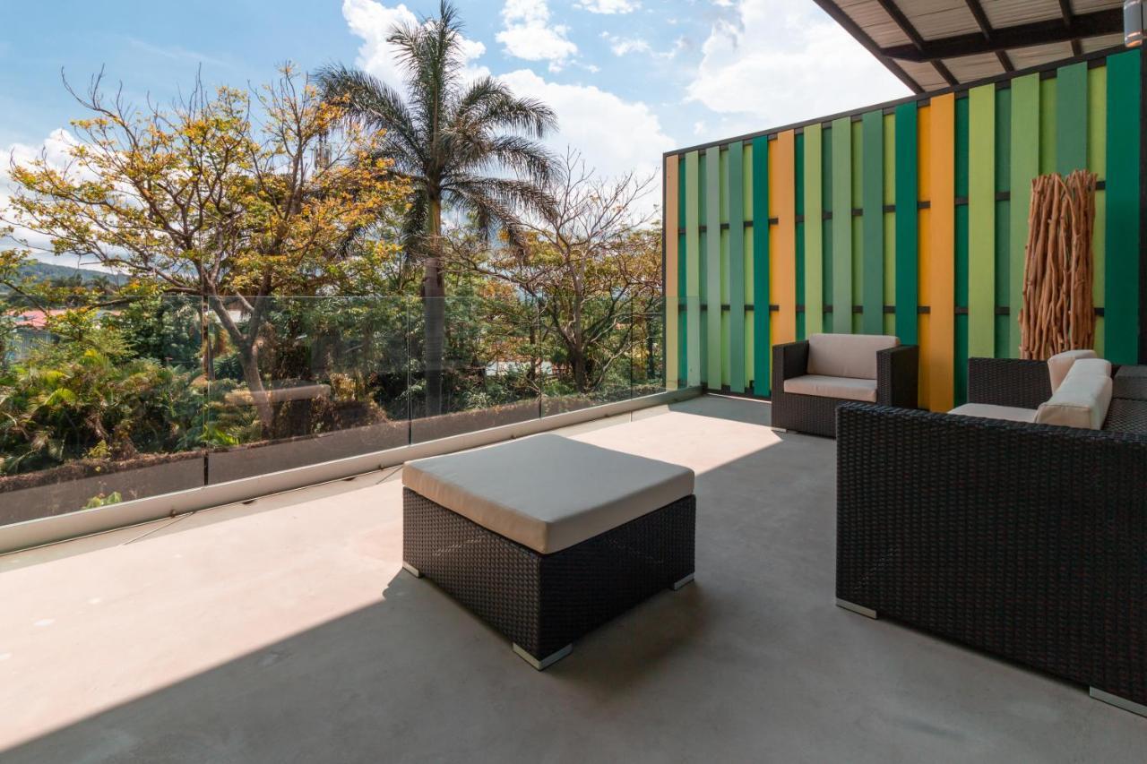 Bee Suites Santa Ana Екстериор снимка